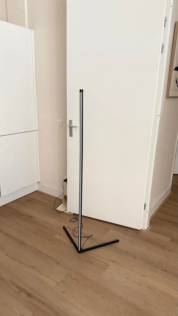2 stuks staande LED hoek lamp, Kinderen en Baby's, Traphekjes, Ophalen, Zo goed als nieuw, Overige materialen, Oprolhekje