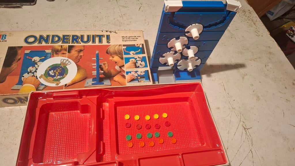 Onderuit rechthoekige doos, Hobby en Vrije tijd, Gezelschapsspellen | Bordspellen, Drie of vier spelers, Ophalen of Verzenden