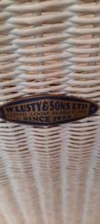 4 stoelen loyd loom ze zijn wit gespoten, Huis en Inrichting, Stoelen, Ophalen of Verzenden