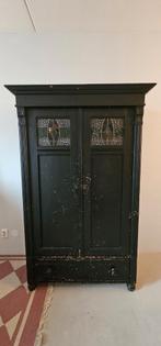 Oostenrijkse linnenkast met glas in lood, Ophalen