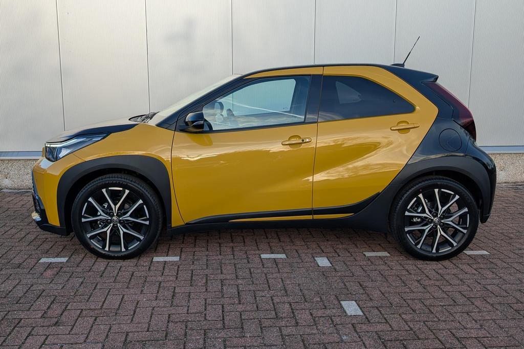 Toyota Aygo X Hybrid 115 GR Sport, Stof, Gebruikt, Euro 6, Overige kleuren
