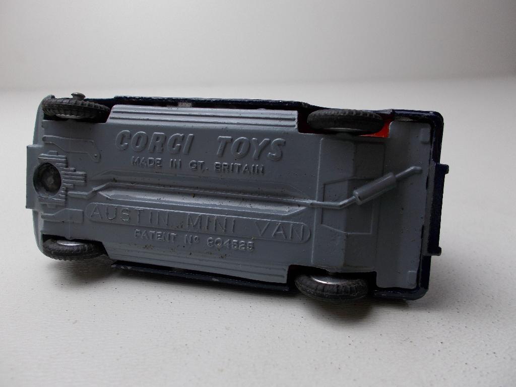 1964 Corgi Toys 448 BMC AUSTIN MINI VAN "POLICE" I.g.st., Ophalen of Verzenden, Zo goed als nieuw, Auto, Corgi