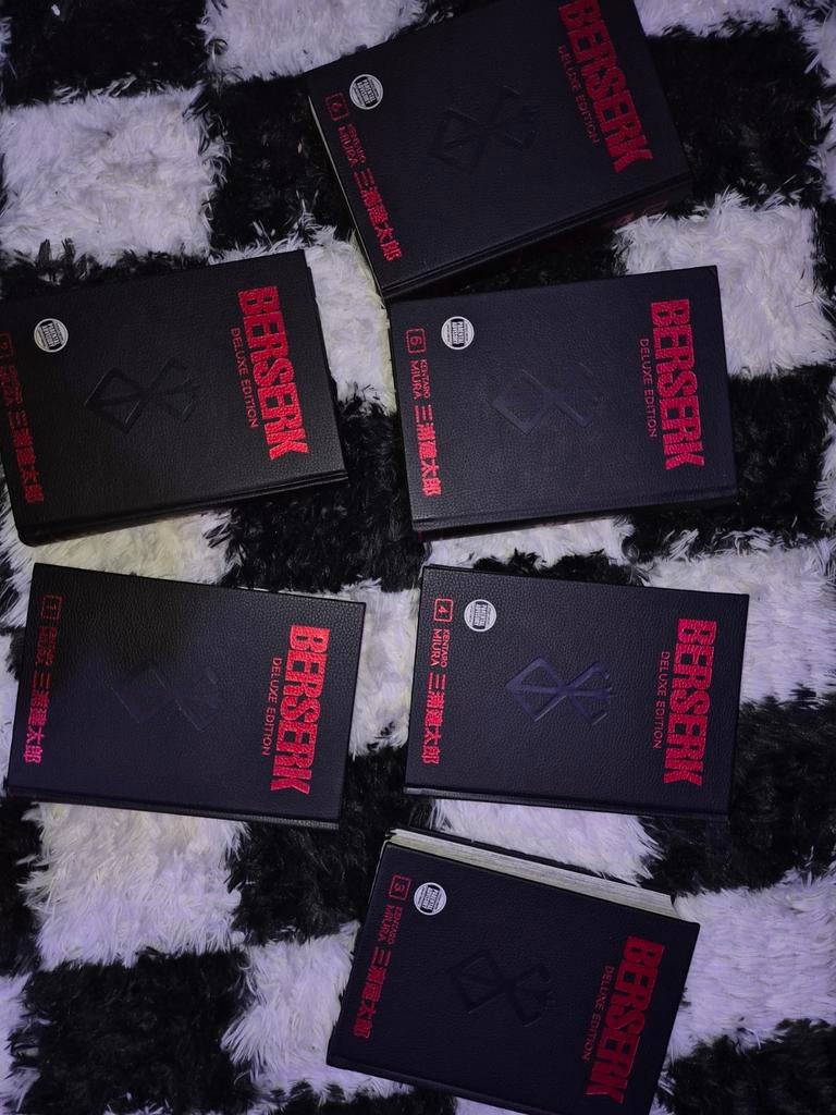 Berserk Deluxe Edition Manga 1-6, Boeken, Meerdere stripboeken, Ophalen, Zo goed als nieuw