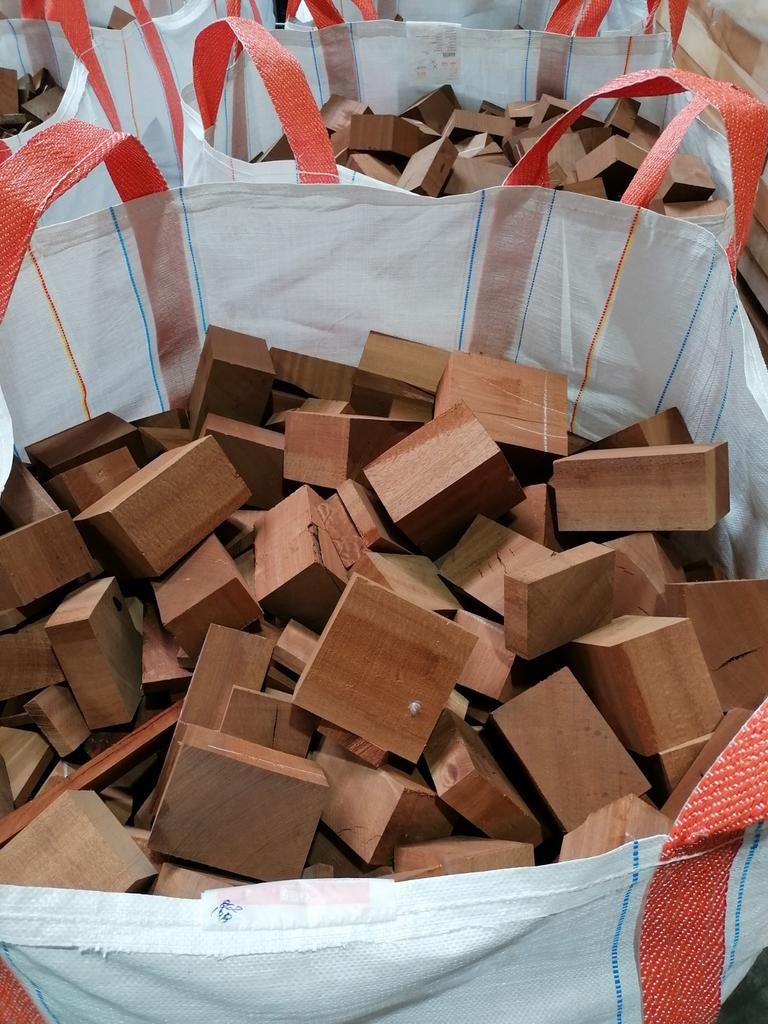 Mooie Bigbags met droog openhaardhout hardhout, Tuin en Terras, Haardhout, Minder dan 3 m³, Ophalen, Overige houtsoorten, Blokken