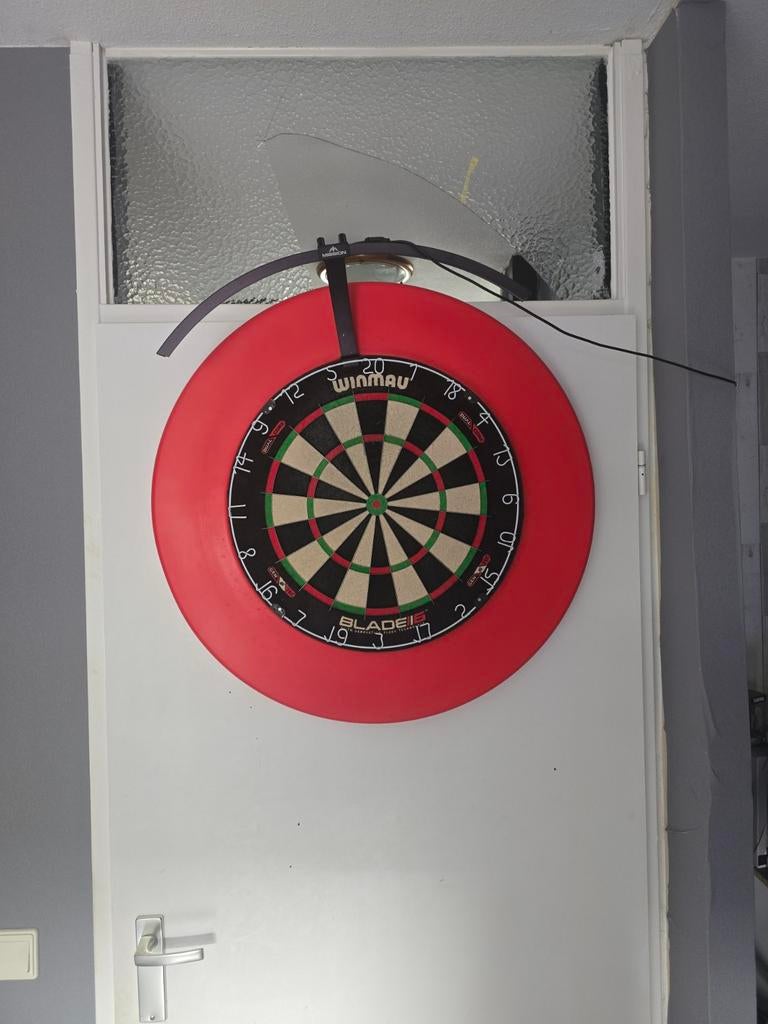 Dartbord met Surround en verlichting, Ophalen, Zo goed als nieuw, Dartbord