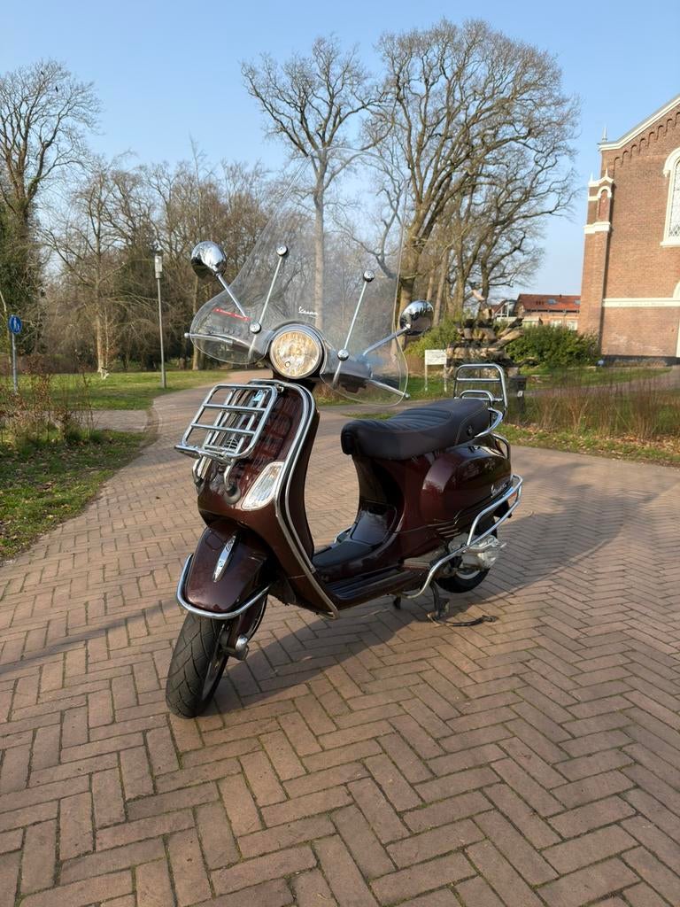 Vespa LX 50 Bordeaux rood in prachtige staat!, Fietsen en Brommers, Scooters | Vespa, Ophalen, Zo goed als nieuw, Benzine, Vespa LX
