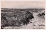 Texel - De Slufter met wandelaars (gel. rond 1955), Ophalen of Verzenden, 1940 tot 1960, Gelopen, Waddeneilanden