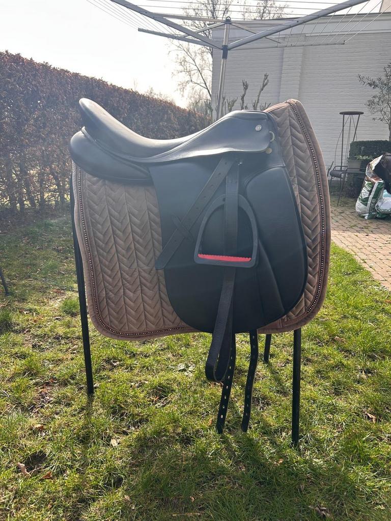 Dressuur zadel 18” premiere, Ophalen of Verzenden, Gebruikt, Dressuur