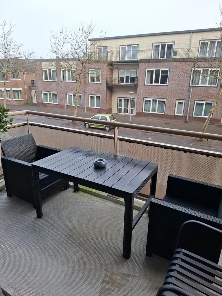 Tuintafel met 2 stoelen - Compact en stijlvol, Tuin en Terras, Tuinsets en Loungesets, Kunststof, Gebruikt, Tuinset, Eettafel