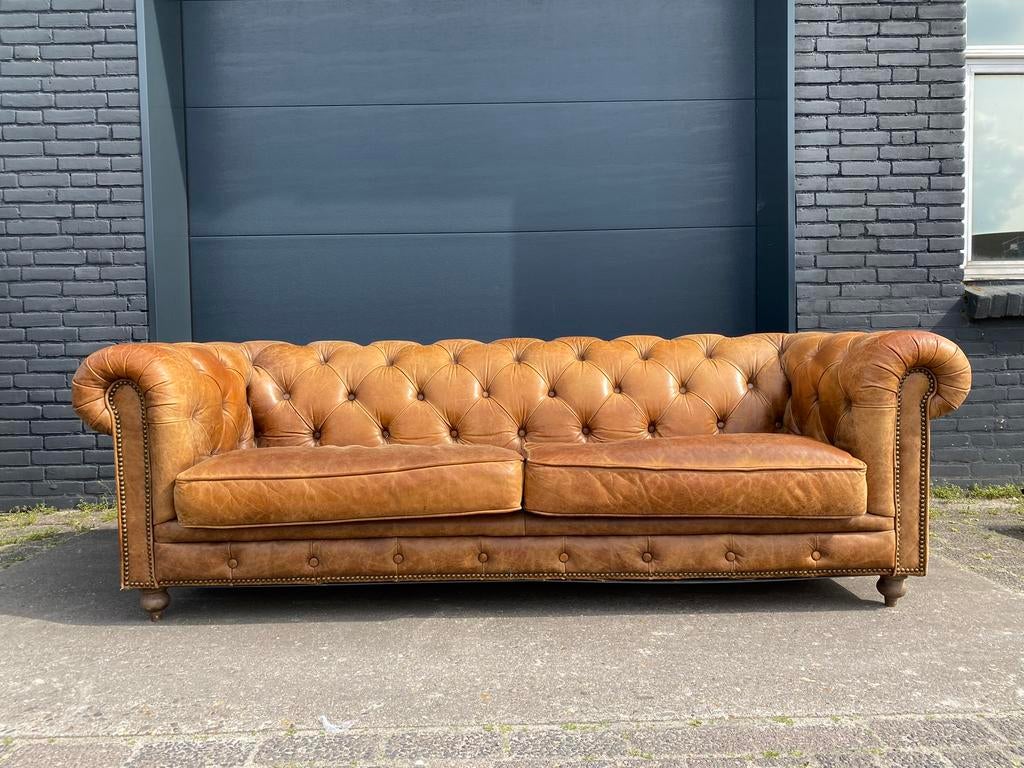 Stoere Chesterfield bank vintage cognac, Huis en Inrichting, Banken | Bankstellen, Zo goed als nieuw, 200 tot 250 cm, 75 tot 100 cm