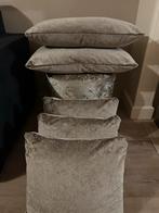 Set goudkleurige kussens en bijbehorende poef, Huis en Inrichting, Ophalen, Zo goed als nieuw, Vierkant, Stof