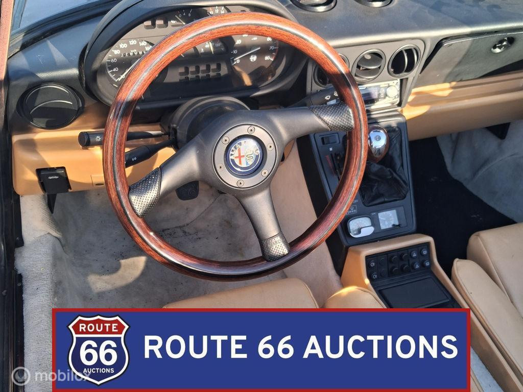 Alfa Romeo Spider 2.0 | 1991 | Route 66 Auctions, Auto's, Oldtimers, Overige carrosserieën, Zwart, Bedrijf, Handgeschakeld