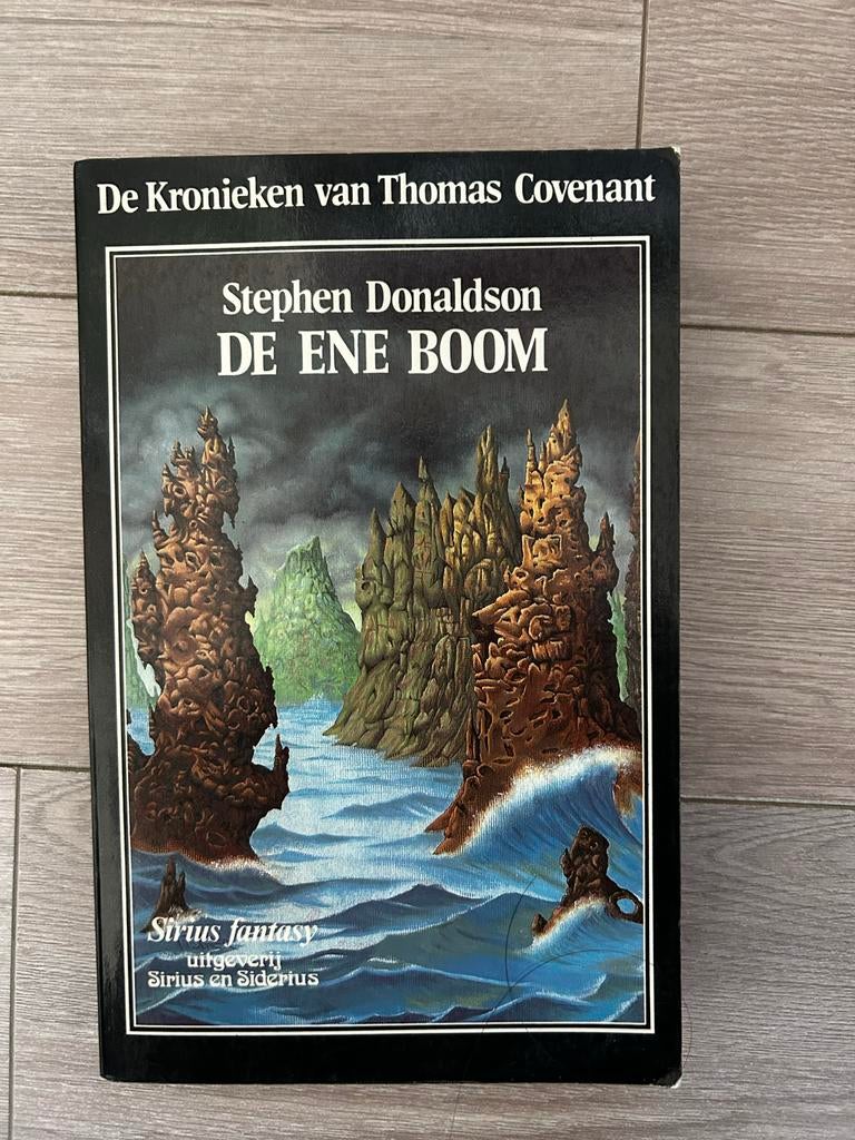 De Ene Boom - De Kronieken van Thomas Covenant (Paperback), Boeken, Ophalen of Verzenden, Gelezen