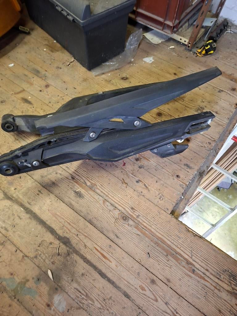 Triumph Tiger 800 achterbrug zwart, gebruikt, Ophalen of Verzenden