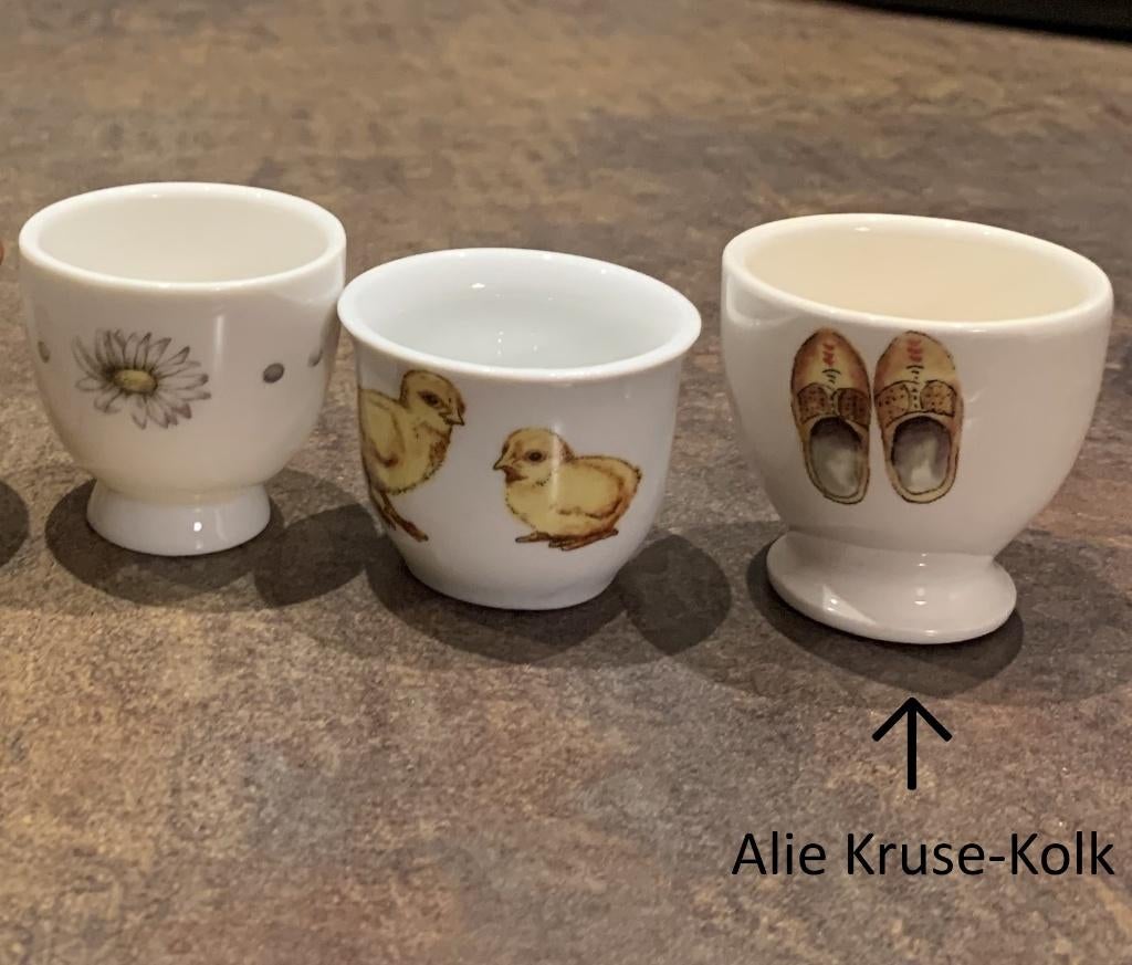 3 eierdopjes, eierdoppen, 1 eierdop Alie Kruse-Kolk eier dop, Keramiek, Overige typen, Ophalen of Verzenden, Zo goed als nieuw