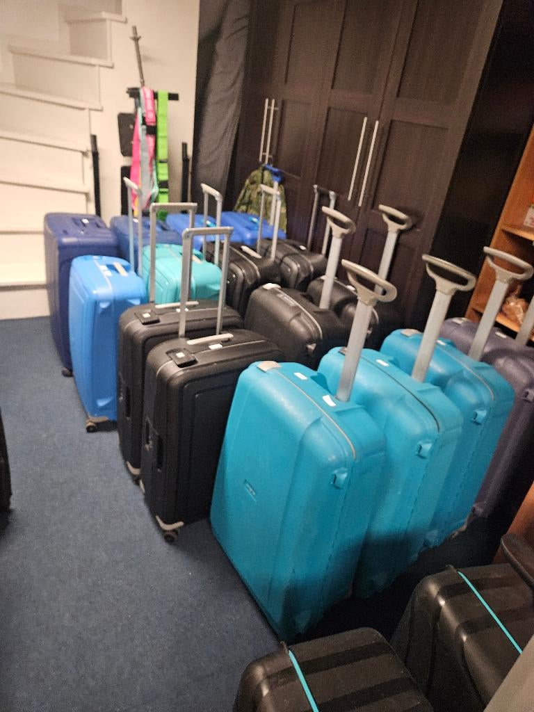 Samsonite American Tourister lock n roll spinner 69 en 75 cm, Wieltjes, Hard kunststof, 45 tot 55 cm, Ophalen of Verzenden