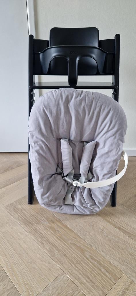 Stokke tripp trapp kinderstoel + babyset + newbornset, zwart, Kinderen en Baby's, Kinderstoelen, Ophalen, Zo goed als nieuw, Meegroeistoel