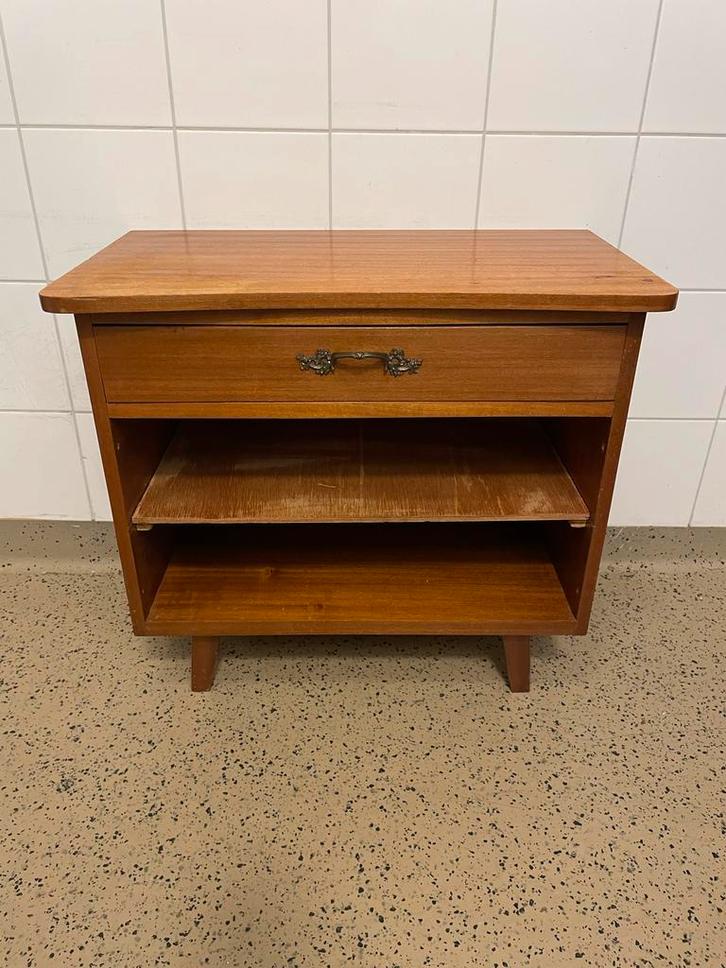 Charmant Vintage Kastje met Schuine Pootjes, Antiek en Kunst, Antiek | Meubels | Kasten, Ophalen