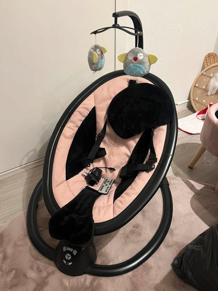 Qute q-rocker electrische schommelstoel (softpink), Kinderen en Baby's, Wipstoeltjes, Zo goed als nieuw, Ophalen of Verzenden