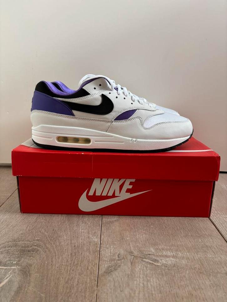 Nike Air Max 1 DNA Purple Punch 45 (deadstock), Kleding | Heren, Schoenen, Nieuw, Sneakers of Gympen, Wit, Ophalen of Verzenden