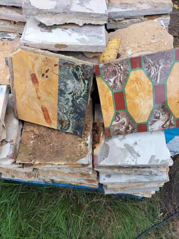 Antieke vintage jaren vijftig tegelvloer beschikbaar voor biedingen