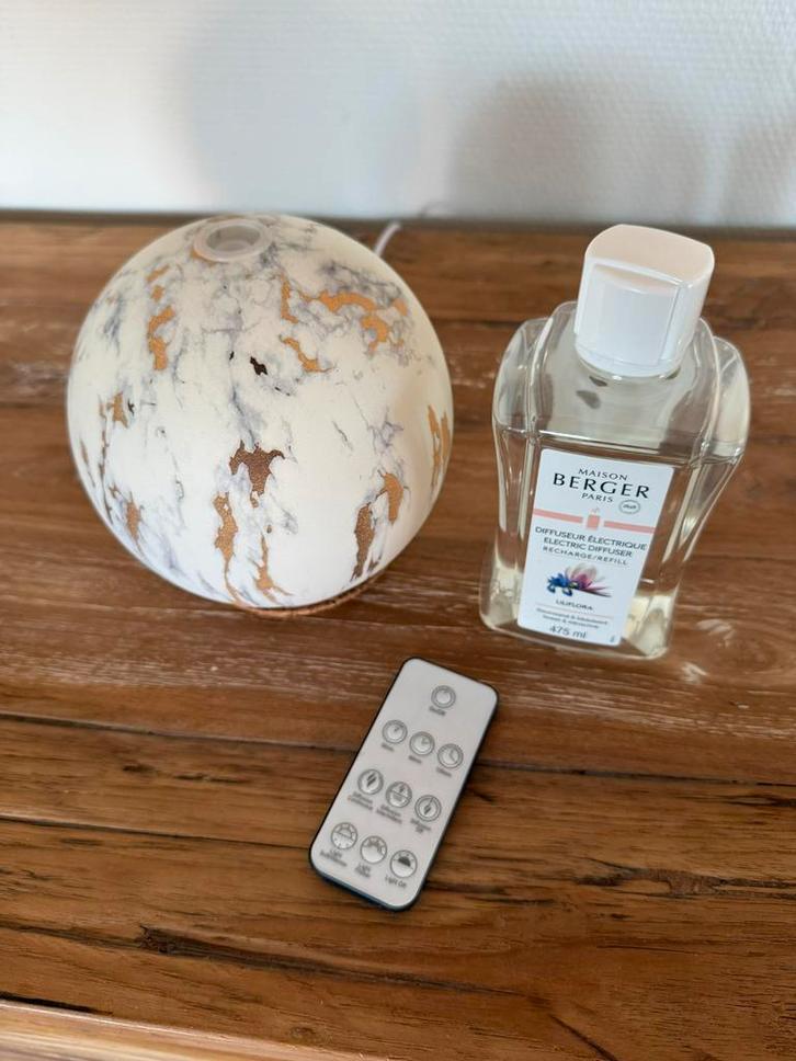 Lampe berger mistdiffuser Marbrure Blanc compleet met doos, Huis en Inrichting, Woonaccessoires | Kandelaars en Kaarsen, Zo goed als nieuw
