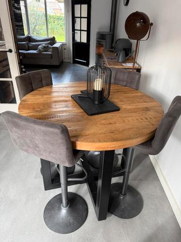 Ronde eettafel hoog beschikbaar voor biedingen