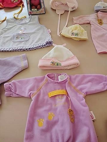 Kleertjes voor Chou Chou.  beschikbaar voor biedingen