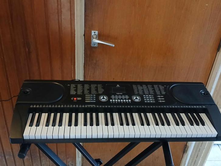 Keyboard met Standaard - Ideaal voor Beginners, Muziek en Instrumenten, Keyboards, Gebruikt, 61 toetsen, Overige merken, Met standaard