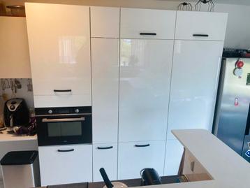 Mrt 2024: Keuken Wit hoogglans met ETNA Magnetron beschikbaar voor biedingen
