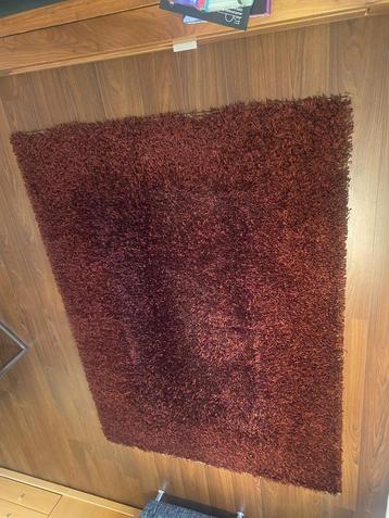 Mooi donker bordeauxrood vloerkleed 165x225 cm beschikbaar voor biedingen