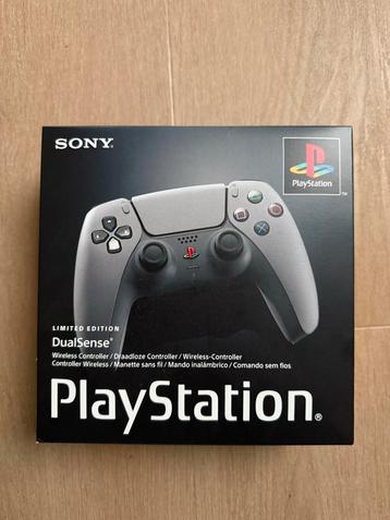 Sony PS5 DualSense 30th Anniversary Limited Edition beschikbaar voor biedingen