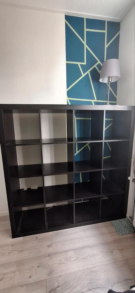 Kallax Kast 16 Vakken Zwart en Eiken, Huis en Inrichting, Kasten | Boekenkasten, Zo goed als nieuw, 25 tot 50 cm, Ophalen