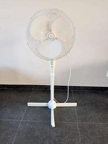 Ventilator staand met verschillende standen en kan draaien! beschikbaar voor biedingen