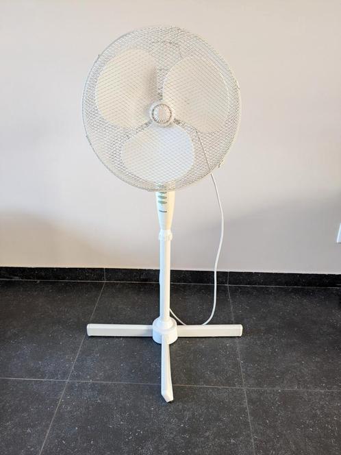Ventilator staand met verschillende standen en kan draaien!, Witgoed en Apparatuur, Ventilatoren, Statiefventilator, Ophalen of Verzenden