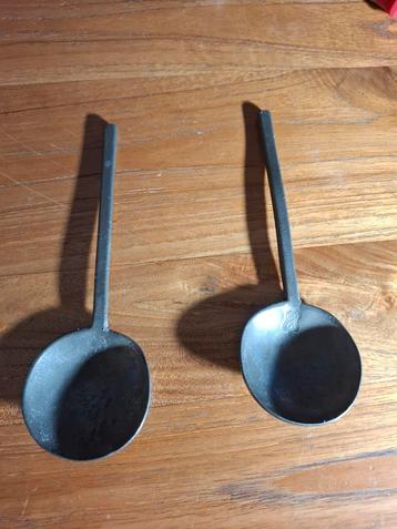 Antieke tinnen lepels.  beschikbaar voor biedingen