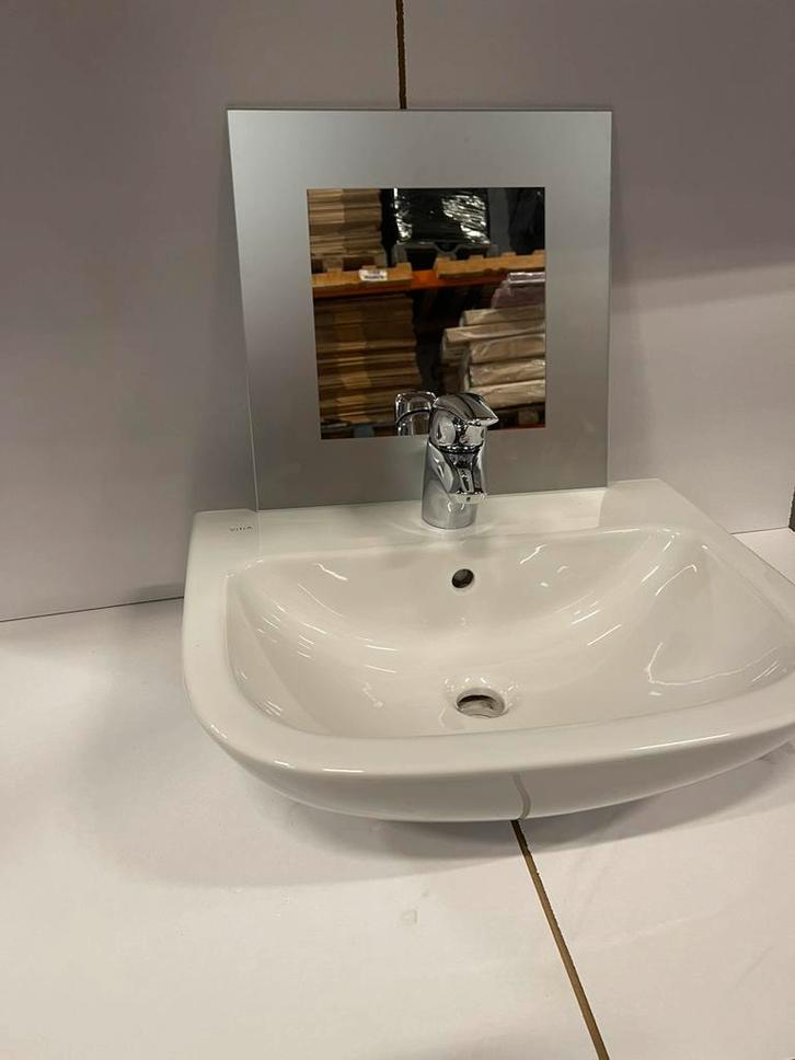 Complete wastafel met kraan spiegel en sifon nieuw, Huis en Inrichting, Badkamer | Complete badkamers, Nieuw, Ophalen of Verzenden