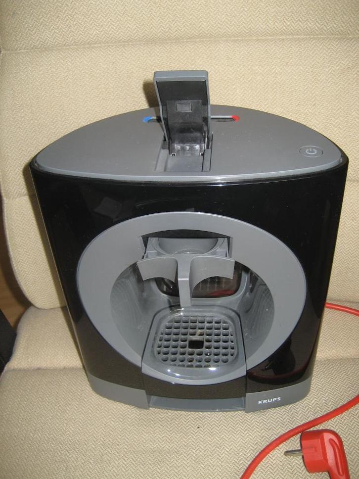 Koffiemachine koffieapparaat zwart Krups dolce gusto € 37,50, Witgoed en Apparatuur, Koffiezetapparaten, Gebruikt, Koffiepads en cups