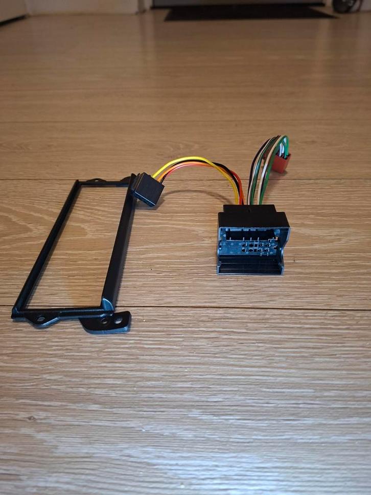 Mini/BMW Autoradio ISO Adapter, Auto diversen, Autoradio's, Zo goed als nieuw, Ophalen of Verzenden