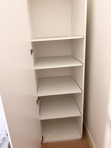 IKEA White Closet with 4 Shelves – Great Condition beschikbaar voor biedingen