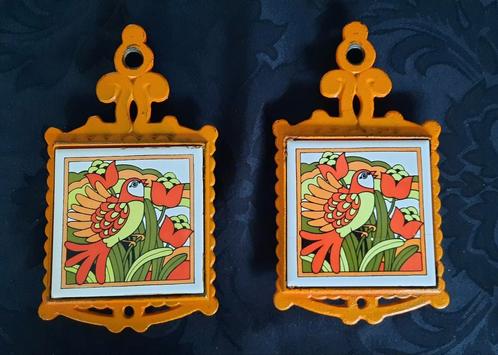 2 Antieke wandborden (onderzetters), 24 x 12,5 cm, Antiek en Kunst, Antiek | Keramiek en Aardewerk, Ophalen of Verzenden