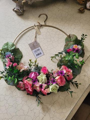 Nieuwe krans met zijden bloemen beschikbaar voor biedingen