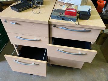 2 bureaukastjes beschikbaar voor biedingen