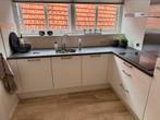 Te koop hoekkeuken inclusief inbouwapparatuur, Huis en Inrichting, Keuken | Complete keukens, Ophalen, Wit, Hoekkeuken, Zo goed als nieuw