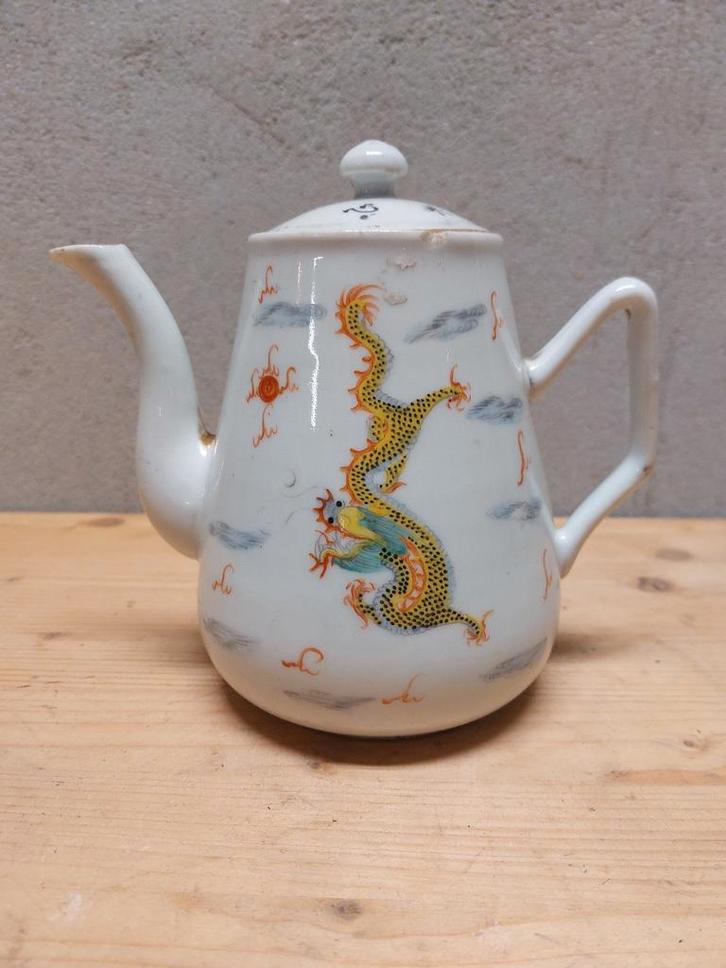 Chinese porseleinen theepot – handbeschilderd met draak, Antiek en Kunst, Antiek | Keramiek en Aardewerk, Ophalen of Verzenden