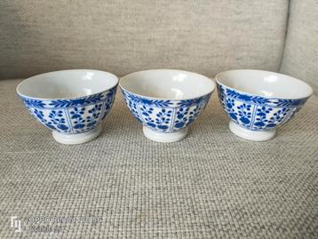 3 Blauw-Witte Kommetjes Chinees porselein.  beschikbaar voor biedingen