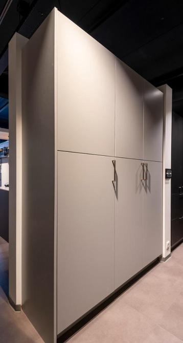 Kvik Veda kastenwand l Pure grey beschikbaar voor biedingen