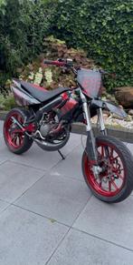 Derbi senda DRD limited edition, Fietsen en Brommers, Brommers | Derbi, Ophalen, 6 versnellingen, Maximaal 45 km/u, Zo goed als nieuw