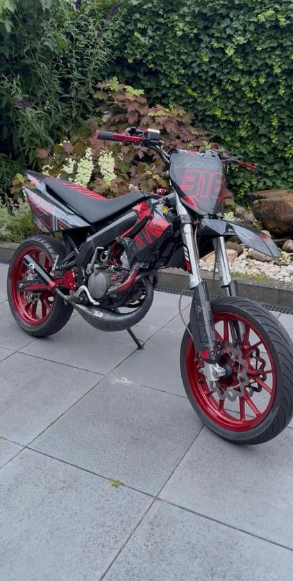 Derbi senda DRD limited edition, Fietsen en Brommers, Brommers | Derbi, Zo goed als nieuw, Maximaal 45 km/u, Ophalen
