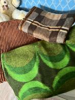 Twee dekens en sprei uit jaren zeventig., Huis en Inrichting, Ophalen of Verzenden, Zo goed als nieuw, Tweepersoons, Deken of Dekbed